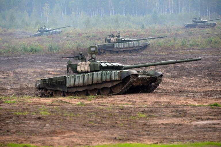 Танки Т-72 Б во время учений Запад-2017 Танки Т-72 Б во время учений Запад-2017
