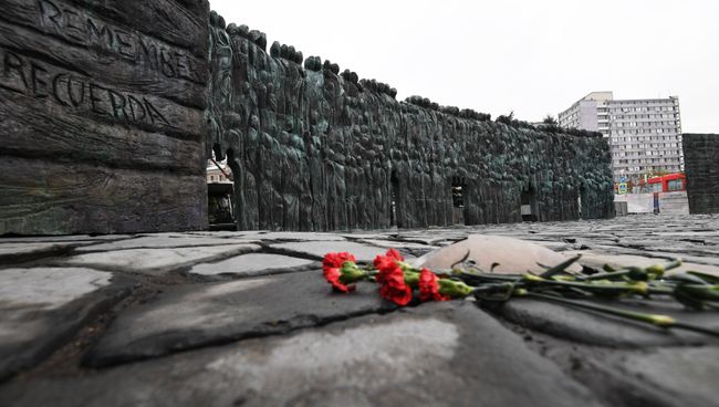Монумент жертвам политических репрессий Стена скорби в Москве. Архивное фото Монумент жертвам политических репрессий Стена скорби в Москве. Архивное фото