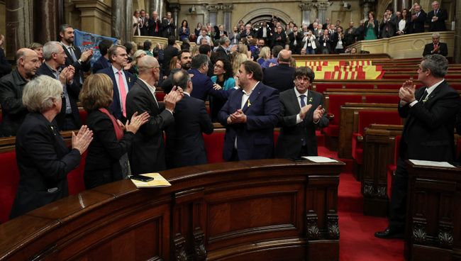 Парламент Каталонии после голосования за независимость от Испании. 27 октября 2017 Парламент Каталонии после голосования за независимость от Испании. 27 октября 2017