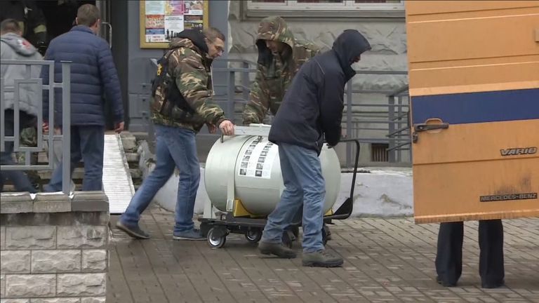 Силовики нашли взрывчатку в одной из квартир в Балашихе. Кадры с места ЧП