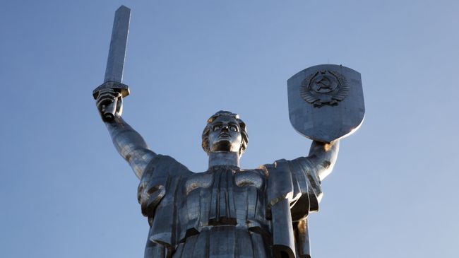 Монумент Родина-мать в Киеве Монумент Родина-мать в Киеве
