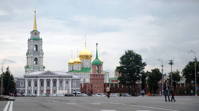 Вид на Тульский кремль и музей самоваров с площади Ленина в Туле Вид на Тульский кремль и музей самоваров с площади Ленина в Туле