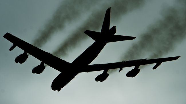 Американский стратегический бомбардировщик B-52H Stratofortress во время учений Global Thunder 17. 30 октября 2016 Американский стратегический бомбардировщик B-52H Stratofortress во время учений Global Thunder 17. 30 октября 2016