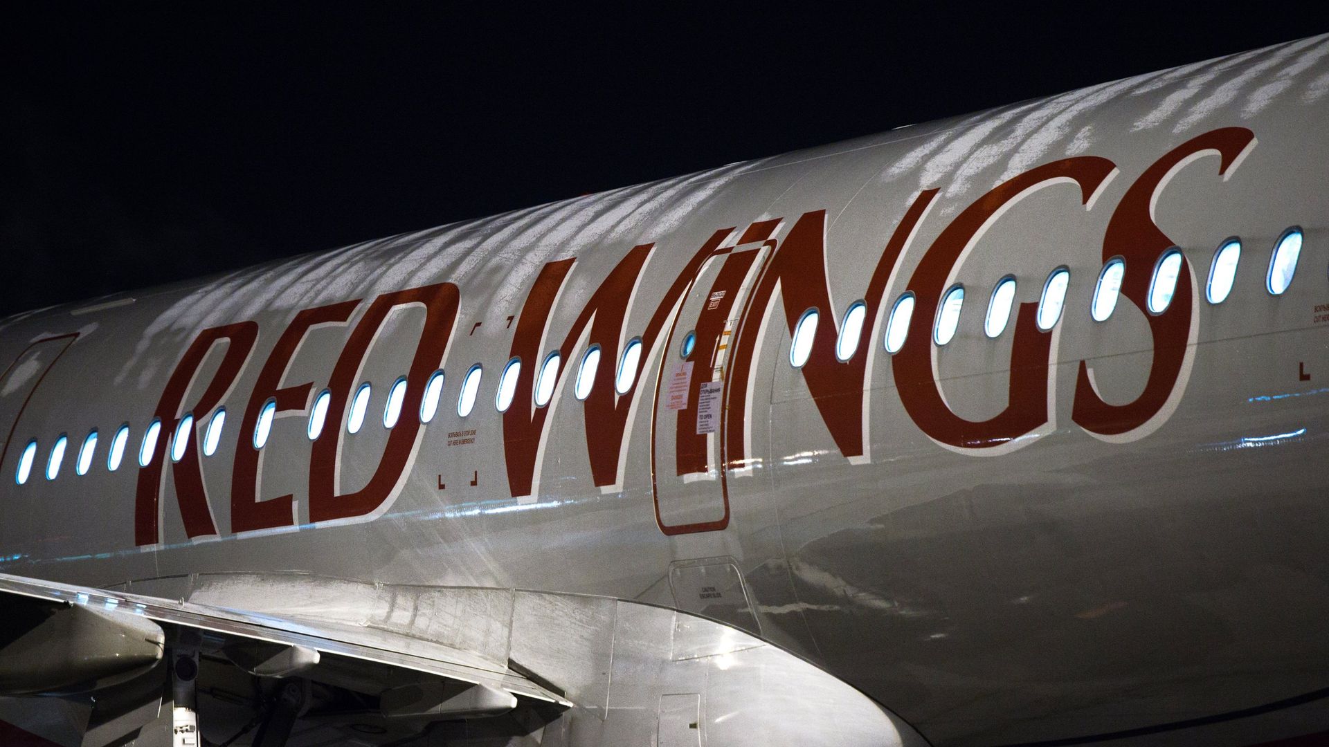Самолет Airbus A-321 авиакомпании Red Wings Самолет Airbus A-321 авиакомпании Red Wings - РИА Новости, 1920, 21.12.2025