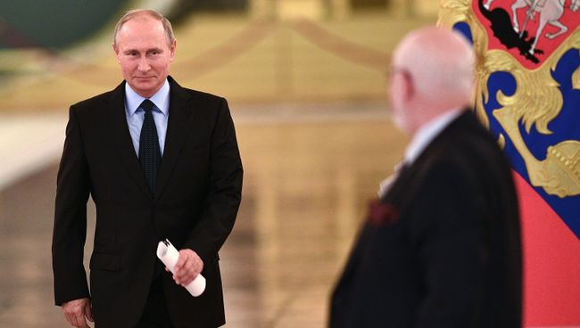 Президент РФ Владимир Путин во время встречи с членами Совета по развитию гражданского общества и правам человека. 30 октября 2017 Президент РФ Владимир Путин во время встречи с членами Совета по развитию гражданского общества и правам человека. 30 октября 2017