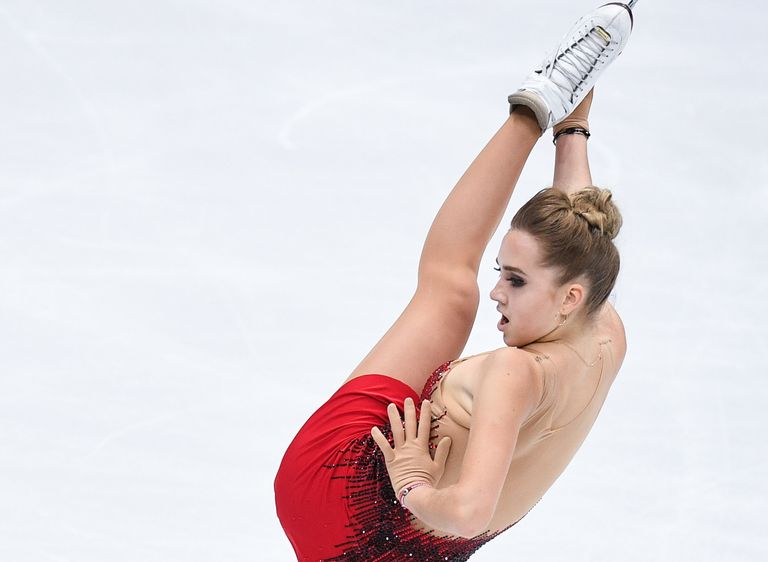 Елена Радионова (Россия) выступает в произвольной программе женского одиночного катания на I этапе Гран-при по фигурному катанию в Москве Елена Радионова (Россия) выступает в произвольной программе женского одиночного катания на I этапе Гран-при по фигурному катанию в Москве