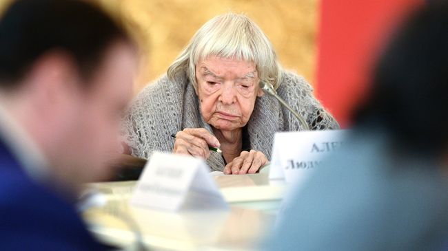 Председатель Московской Хельсинкской группы Людмила Алексеева на заседании Совета при президенте РФ по развитию гражданского общества и правам человека. 30 октября 2017 Председатель Московской Хельсинкской группы Людмила Алексеева на заседании Совета при президенте РФ по развитию гражданского общества и правам человека. 30 октября 2017