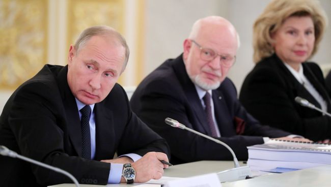 Президент РФ Владимир Путин на заседании Совета по развитию гражданского общества и правам человека. 30 октября 2017 Президент РФ Владимир Путин на заседании Совета по развитию гражданского общества и правам человека. 30 октября 2017