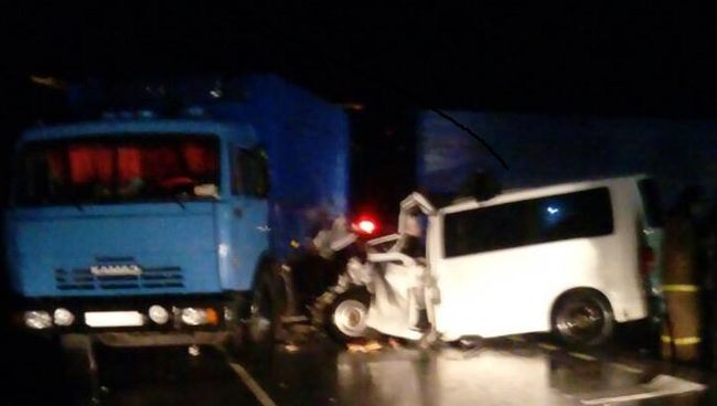 ДТП под Саратовом с участием фуры и микроавтобуса. 30 октября 2017 года ДТП под Саратовом с участием фуры и микроавтобуса. 30 октября 2017 года