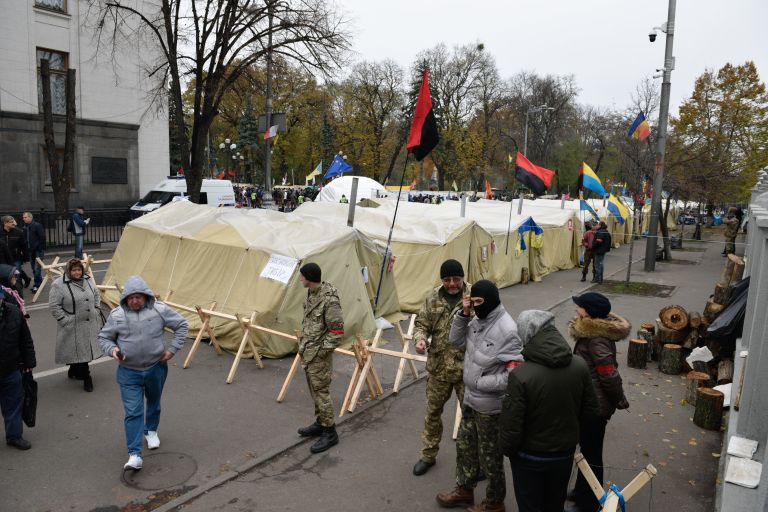 Палаточный городок участников веча у здания Верховной рады Украины в Киеве. 29 октября 2017