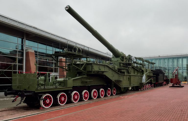 Железнодорожная артиллерийская система ТМ-3-12 с орудиями от затонувшего линкора Императрица Мария Федоровна на уличной экспозиции Музея российских железных дорог в Санкт-Петербурге Железнодорожная артиллерийская система ТМ-3-12 с орудиями от затонувшего линкора Императрица Мария Федоровна на уличной экспозиции Музея российских железных дорог в Санкт-Петербурге