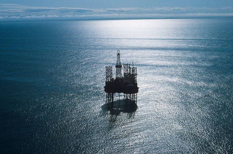 Самоподъемная плавучая буровая установка Ока ведет разработку нефтегазоносных месторождений на шельфе Охотского моря Самоподъемная плавучая буровая установка Ока ведет разработку нефтегазоносных месторождений на шельфе Охотского моря