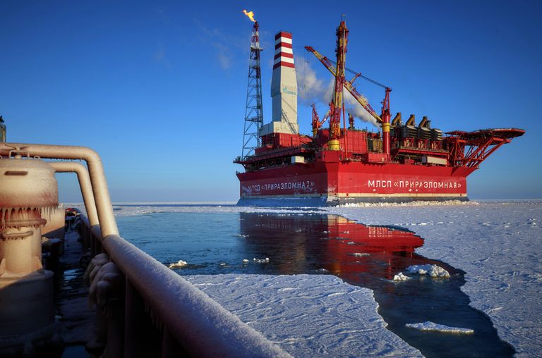 Морская нефтедобывающая платформа Приразломная 
