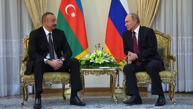 Президент РФ Владимир Путин и президент Азербайджана Ильхам Алиев во время встречи в Тегеране. 1 ноября 2017 Президент РФ Владимир Путин и президент Азербайджана Ильхам Алиев во время встречи в Тегеране. 1 ноября 2017