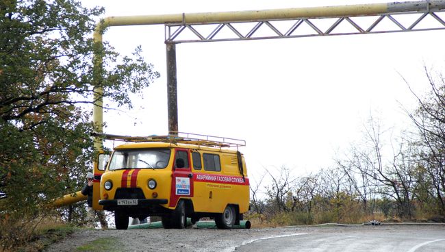 Аварийная служба на месте повреждения газопровода возле села Виноградное под Алуштой. 1 ноября 2017