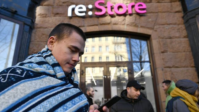 Очередь за iPhone X в магазине re:Store в Москве. 2 ноября 2017 Очередь за iPhone X в магазине re:Store в Москве. 2 ноября 2017