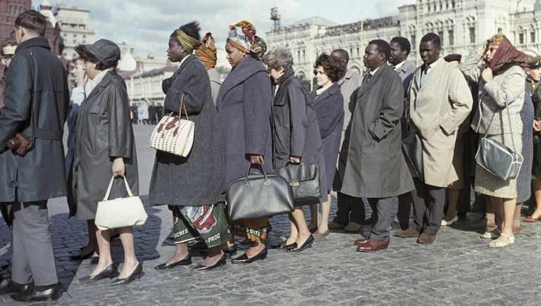 Очередь к Мавзолею В.И.Ленина. 1965 год Очередь к Мавзолею В.И.Ленина. 1965 год