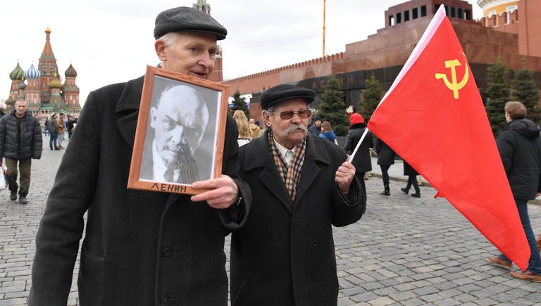 Возложение цветов к Мавзолею В.И. Ленина на Красной площади Возложение цветов к Мавзолею В.И. Ленина на Красной площади