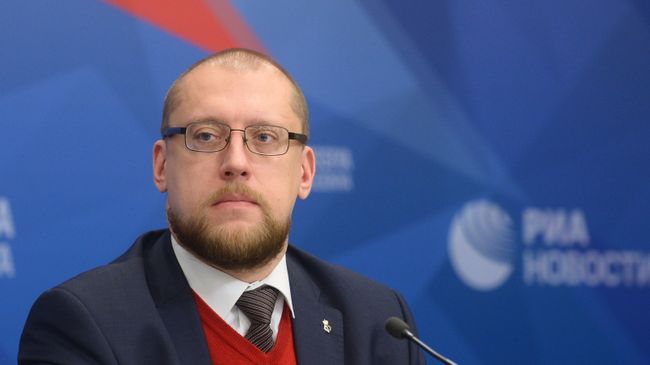 Директор канцелярии главы Российского Императорского Дома Александр Закатов на пресс-конференции Революция и Дом Романовых в Международном мультимедийном пресс-центре МИА Россия сегодня. 2 ноября 2017 Директор канцелярии главы Российского Императорского Дома Александр Закатов на пресс-конференции Революция и Дом Романовых в Международном мультимедийном пресс-центре МИА Россия сегодня. 2 ноября 2017