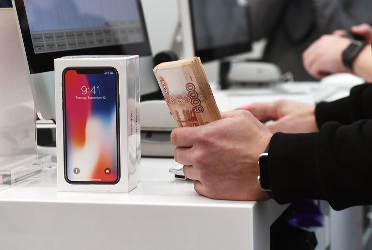 Старт продаж iPhone X в магазине re:Store на Тверской улице в Москве. 3 ноября 2017 Старт продаж iPhone X в магазине re:Store на Тверской улице в Москве. 3 ноября 2017