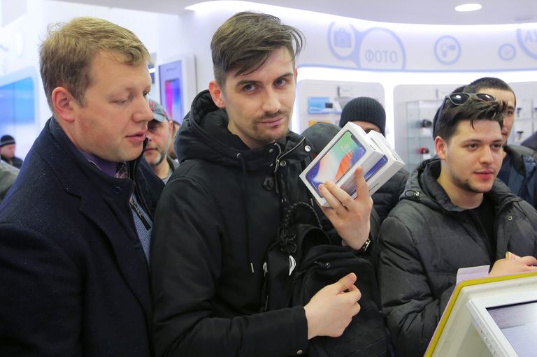 Старт продаж iPhone X в магазине Связной в Москве. 3 ноября 2017 Старт продаж iPhone X в магазине Связной в Москве. 3 ноября 2017