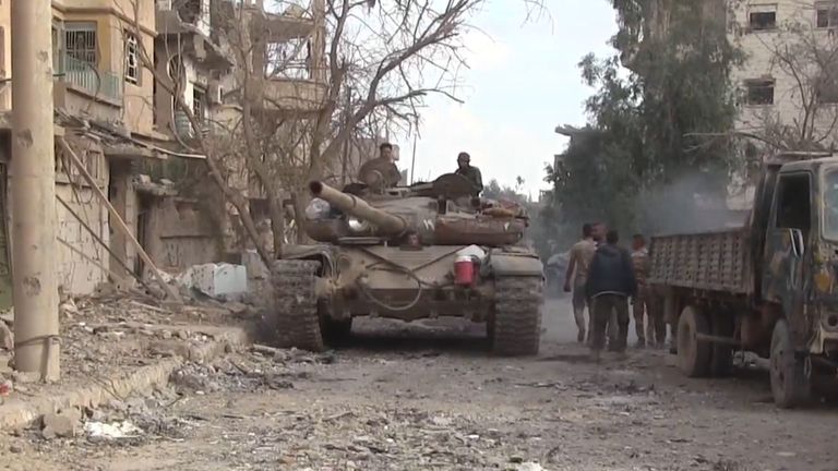 Битва за Дейр-эз-Зор: сирийская армия освободила город от боевиков ИГ* Битва за Дейр-эз-Зор: сирийская армия освободила город от боевиков ИГ*