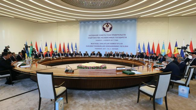 Председатель правительства РФ Дмитрий Медведев принимает участие в заседании Совета глав правительств СНГ в расширенном составе с участием делегаций. 3 ноября 2017 Председатель правительства РФ Дмитрий Медведев принимает участие в заседании Совета глав правительств СНГ в расширенном составе с участием делегаций. 3 ноября 2017