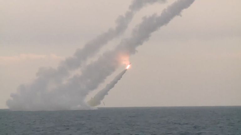 Массированный удар с подлодки и самолетов - атака РФ на позиции террористов в Сирии Массированный удар с подлодки и самолетов - атака РФ на позиции террористов в Сирии