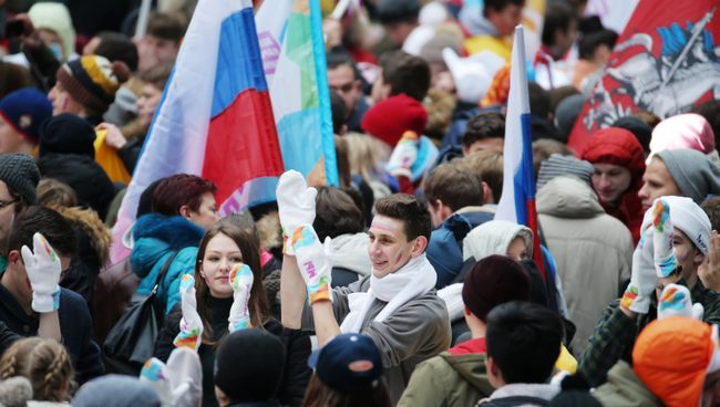 Посетители перед началом митинг-концерта Россия объединяет! на большой спортивной арене Лужники в Москве. 4 ноября 2017 Посетители перед началом митинг-концерта Россия объединяет! на большой спортивной арене Лужники в Москве. 4 ноября 2017
