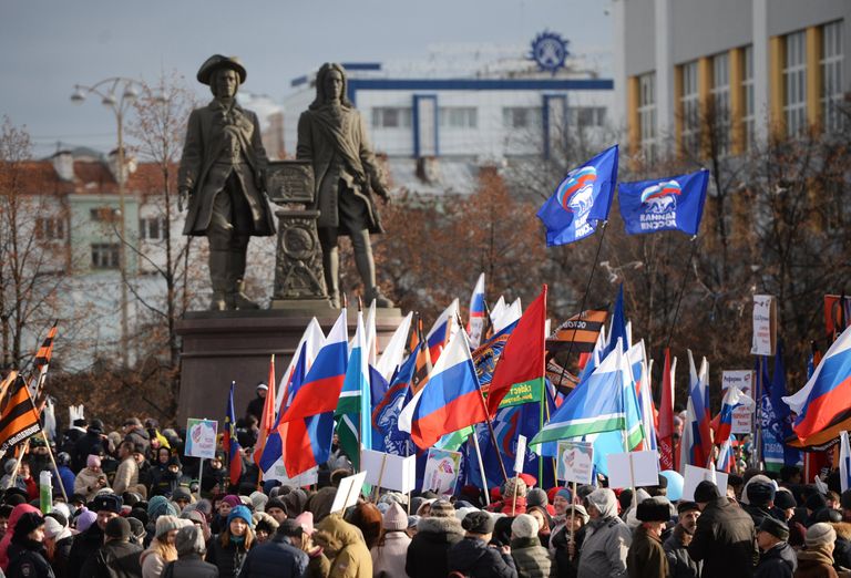 Участники на митинге в честь Дня народного единства в Екатеринбурге. 4 ноября 2017 Участники на митинге в честь Дня народного единства в Екатеринбурге. 4 ноября 2017