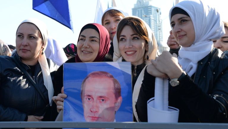 Участники митинга в центре Грозного, посвященного Дню народного единства. 4 ноября 2017 Участники митинга в центре Грозного, посвященного Дню народного единства. 4 ноября 2017