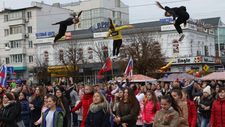 Жители Симферополя во время празднования Дня народного единства. 4 ноября 2017 Жители Симферополя во время празднования Дня народного единства. 4 ноября 2017