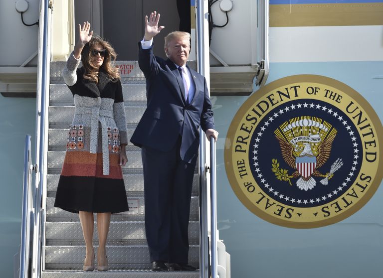 Дональд Трамп Меланья Трамп на базе США Йокота во время визита в Японию. 5 ноября 2017