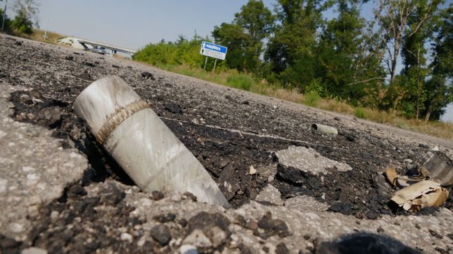 Снаряд на территории Донецкой фильтровальной станции. Архивное фото