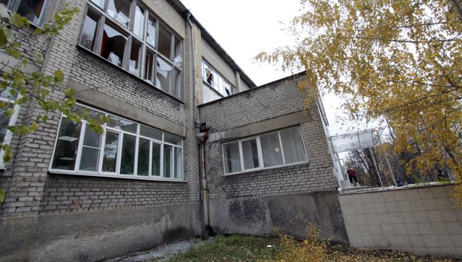 Повреждения в здании училища №58 в Донецке в результате ночного обстрела. 6 ноября 2017 Повреждения в здании училища №58 в Донецке в результате ночного обстрела. 6 ноября 2017