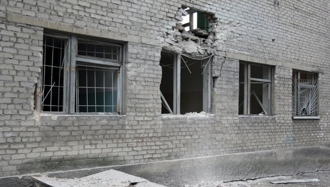 Повреждения в здании училища №58 в Донецке в результате ночного обстрела. 6 ноября 2017 Повреждения в здании училища №58 в Донецке в результате ночного обстрела. 6 ноября 2017
