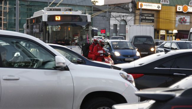 Транспортный затор на Таганской площади в Москве