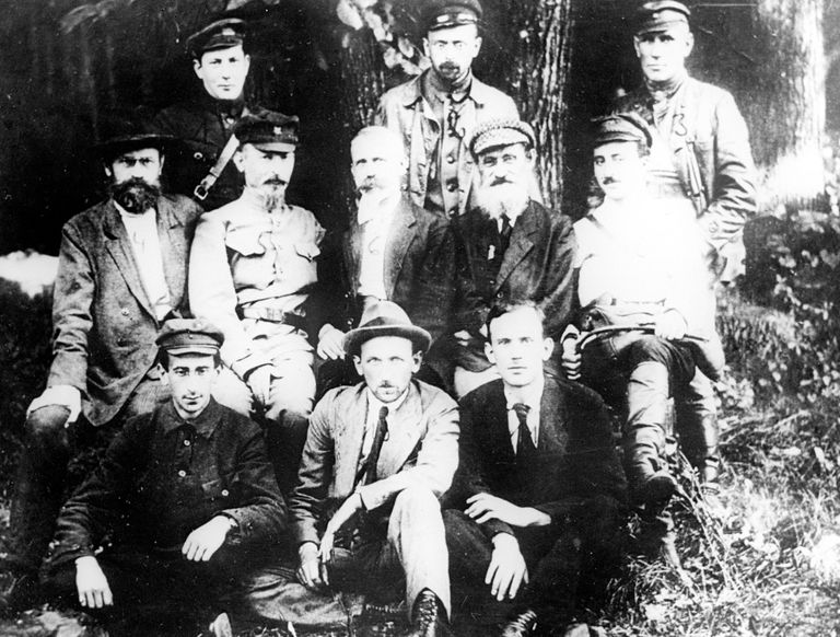 Феликс Дзержинский с русскими и польскими революционерами Феликс Дзержинский с русскими и польскими революционерами