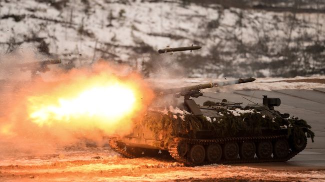 Показательный огневой удар из противотанкового ракетного комплекса Штурм-С на полигоне Луга в Ленинградской области Показательный огневой удар из противотанкового ракетного комплекса Штурм-С на полигоне Луга в Ленинградской области