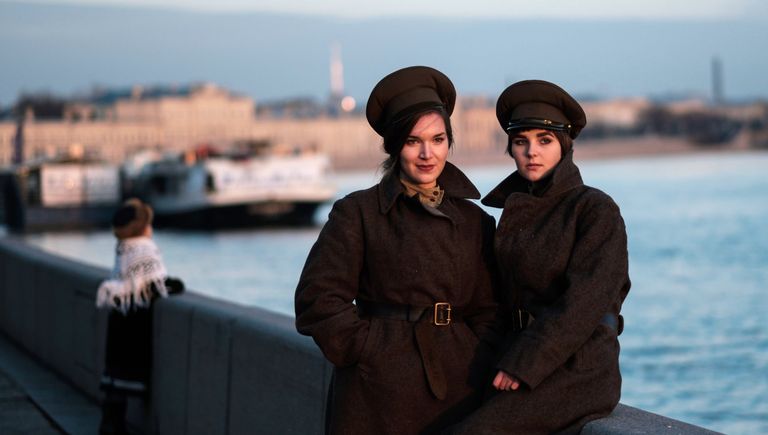 Участницы интерактивной исторической реконструкции Петроград 1917, посвященной 100-летию Октябрьской революции, в Санкт-Петербурге Участницы интерактивной исторической реконструкции Петроград 1917, посвященной 100-летию Октябрьской революции, в Санкт-Петербурге