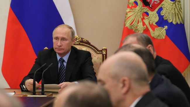 Президент РФ Владимир Путин проводит заседание комиссии по вопросам военно-технического сотрудничества России с иностранными государствами. 7 ноября 2017 Президент РФ Владимир Путин проводит заседание комиссии по вопросам военно-технического сотрудничества России с иностранными государствами. 7 ноября 2017