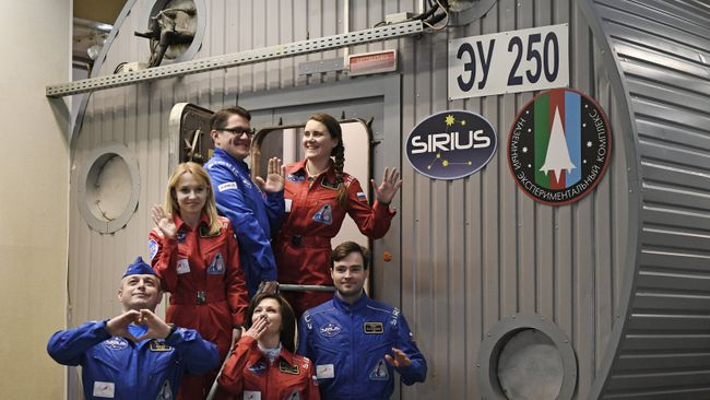 Участники эксперимента по наземному моделированию полета к Луне SIRIUS-17. 7 ноября 2017 Участники эксперимента по наземному моделированию полета к Луне SIRIUS-17. 7 ноября 2017