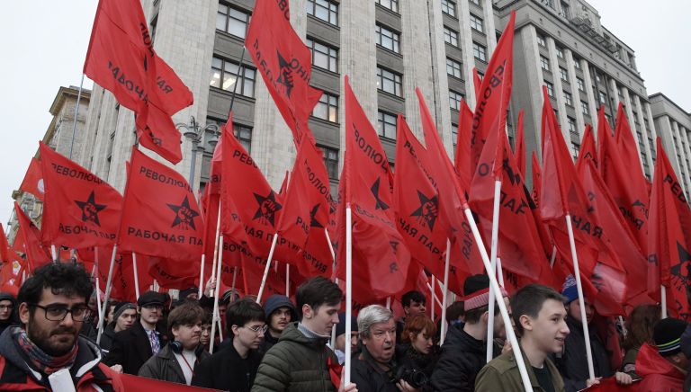 Участники акции, посвященной 100-летию Великой Октябрьской социалистической революции, в Москве. Участники акции, посвященной 100-летию Великой Октябрьской социалистической революции, в Москве.