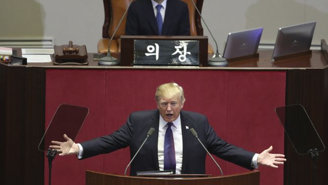 Президент США Дональд Трамп выступает в южнокорейском парламенте. 08.11.2017 Президент США Дональд Трамп выступает в южнокорейском парламенте. 08.11.2017