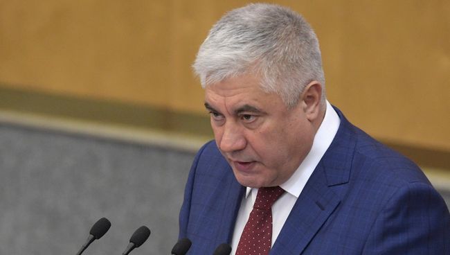 Министр внутренних дел РФ Владимир Колокольцев выступает на пленарном заседании Государственной Думы РФ. 8 ноября 2017 Министр внутренних дел РФ Владимир Колокольцев выступает на пленарном заседании Государственной Думы РФ. 8 ноября 2017