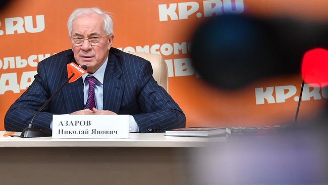 Глава Комитета спасения Украины Николай Азаров во время пресс-конференции руководства Комитета спасения Украины. 8 ноября 2017 Глава Комитета спасения Украины Николай Азаров во время пресс-конференции руководства Комитета спасения Украины. 8 ноября 2017