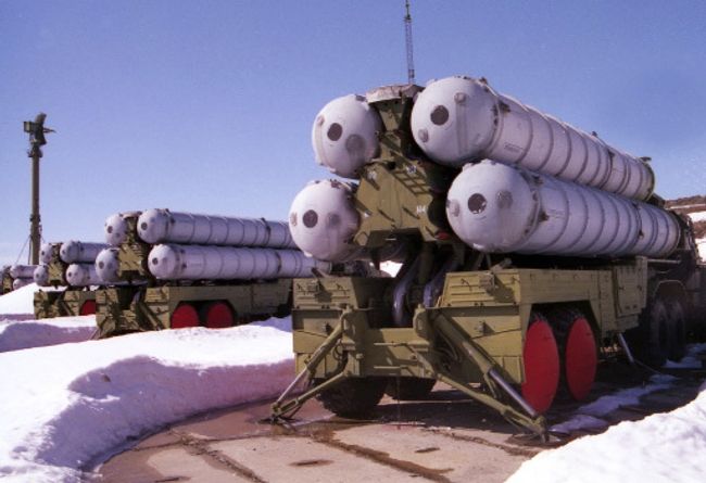 Зенитно-ракетный комплекс (ЗРК) С-300.