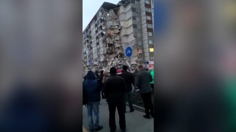 Очевидцы рассказали о первых моментах после обрушения жилого дома в Ижевске Очевидцы рассказали о первых моментах после обрушения жилого дома в Ижевске