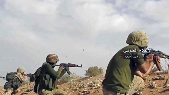Сирийская армия ведет обстрел позиций боевиков в районе сирийско-иракской границы Сирийская армия ведет обстрел позиций боевиков в районе сирийско-иракской границы