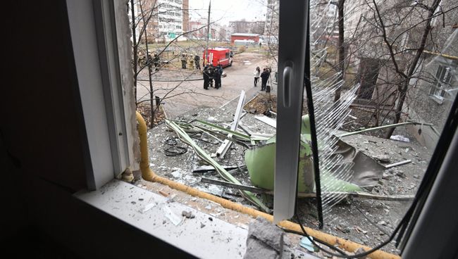 Вид из окна дома на Удмуртской улице в Ижевске, пострадавшего в результате частичного обрушения. 10 ноября 2017 Вид из окна дома на Удмуртской улице в Ижевске, пострадавшего в результате частичного обрушения. 10 ноября 2017